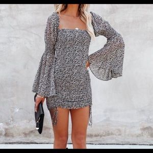 VICI - Long Sleeved dress